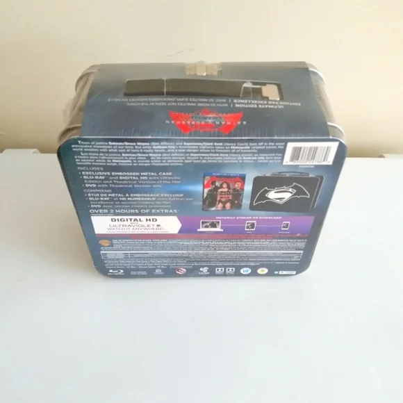 Batman VS Superman DVD, Blu-ray, Digital HD Special Edition Metal Lunch Box! - Picture 2 of 8